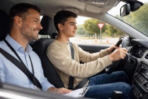 découvrez le nombre d’heures de conduite obligatoires pour obtenir votre permis, les exigences légales et des conseils pour bien préparer votre examen de conduite.