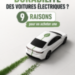 Femme conduisant une voiture électrique dans un paysage urbain verdoyant.
