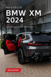 BMW XM 2024 garé sur une route pittoresque, mettant en valeur son design moderne