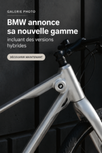 Une nouvelle moto BMW hybride sur une route panoramique, représentant l'innovation et la performance.