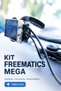 Freematics Mega Kit installé sur un tableau de bord de voiture électrique