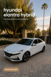 Vue de l'Hyundai Elantra Hybrid rouge sur une route dégagée, mettant en avant son design moderne.