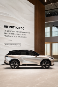 Infiniti QX60 Monograph, SUV moderne au design élégant, exposé sur un fond urbain.