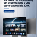 Moniteur Samsung QD-OLED M9 allumé sur un bureau moderne.
