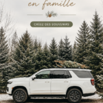 Une famille souriante vêtue d'habits d'hiver en train de profiter d'une sortie en plein air.