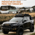 Un Toyota Rav4 noir personnalisé, équipé de pneus tout-terrain, prêt pour l'aventure en pleine nature.