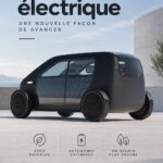 Image d'une voiture Biomega électrique sur une route moderne, symbolisant innovation et écologie.