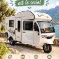 Tuk Tuk électrique garé dans un cadre naturel, prêt pour une aventure écologique.
