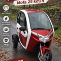 Femme souriante au volant d'une voiture électrique sans permis.